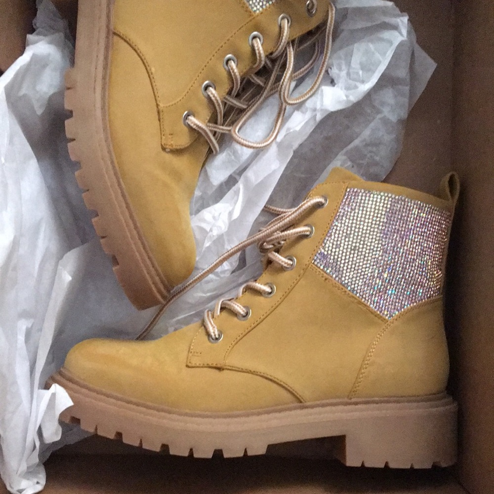 F L A S H • SALE! • NIB • ASOS • Amelie Embellished Hiker Boots - Picture 7 of 9